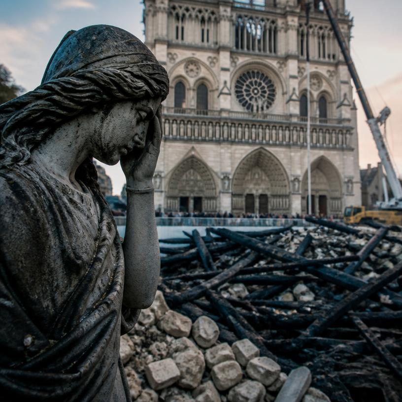 Tränen im Schutt: Notre-Dame und ihre Geschichte
